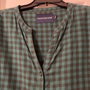 Calvin Klein Jeans women’s v neck green/black easy plaid brushed cotton shirt